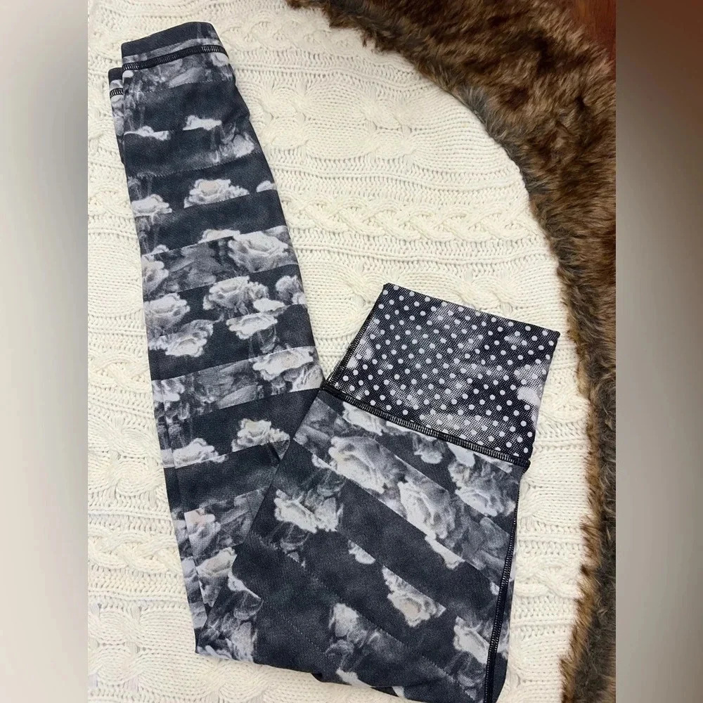 Lululemon Wunder Under Black/Gray/ Polka Dot Cloud - Size 4